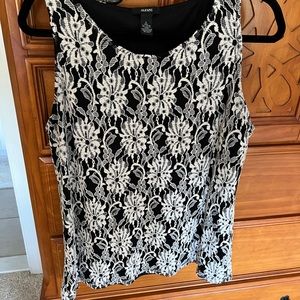 Alfani Women’s Sleeveless Black/white Lace Top -  Large
